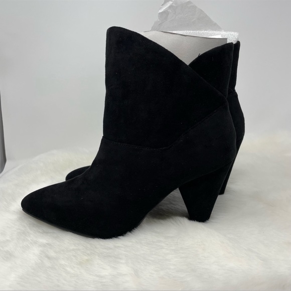 NWT GC Black Suede Ankle Boots in it’s original Box. - Picture 4 of 6